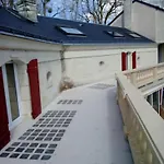 Spacieuse Avec Piscine Privee A - 330 M² Villa
