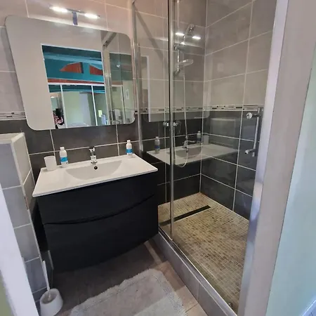 Βίλα Villa spacieuse avec piscine privée à Ranton - 330 m² *