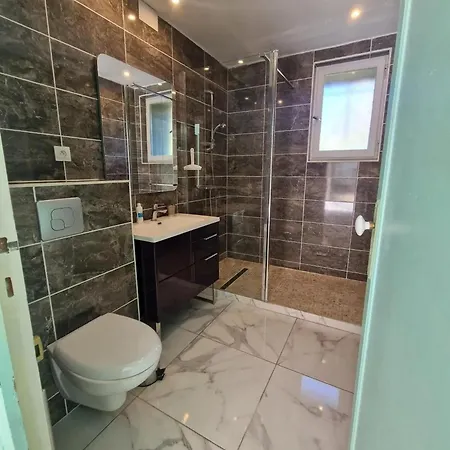 Spacieuse Avec Piscine Privee A - 330 M² *