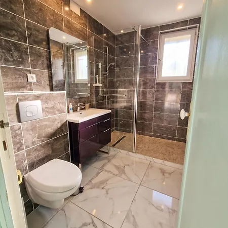 Spacieuse Avec Piscine Privee A - 330 M² * Ranton
