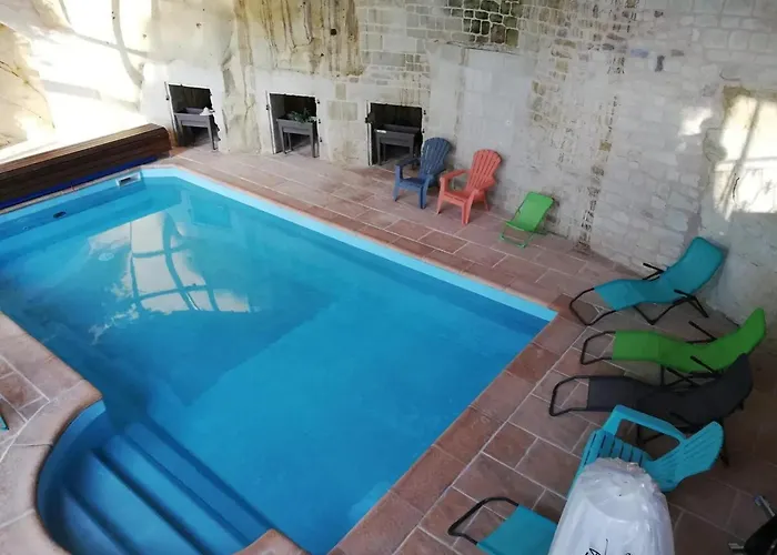 Villa Spacieuse Avec Piscine Privee A Ranton - 330 M² 别墅
