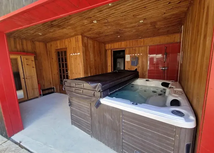 Villa Spacieuse Avec Piscine Privee A Ranton - 330 M² *