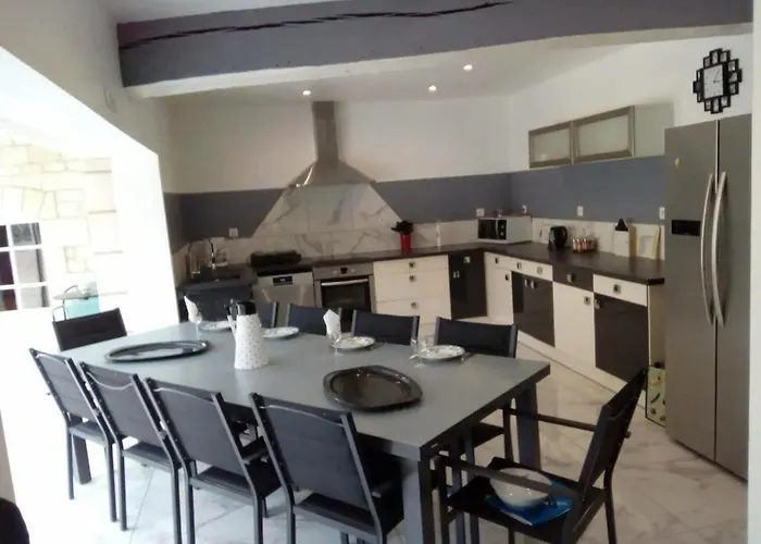 Villa Spacieuse Avec Piscine Privee A Ranton - 330 M² * Ranton