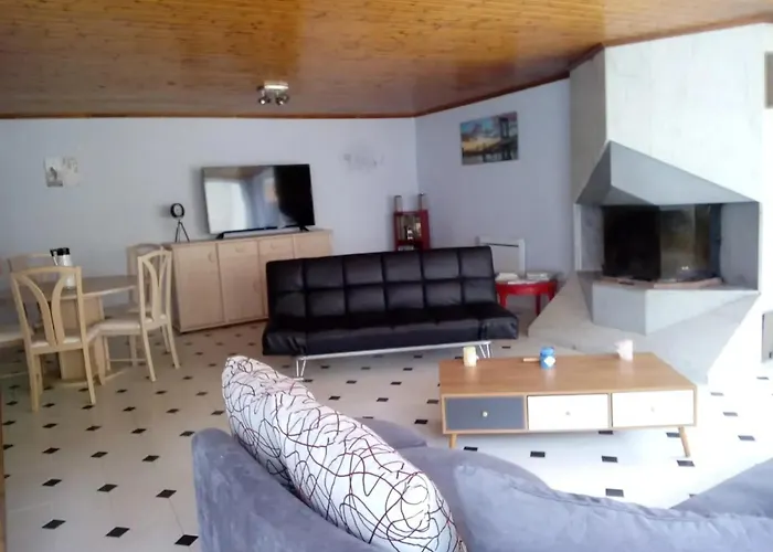 Villa Spacieuse Avec Piscine Privee A Ranton - 330 M² *