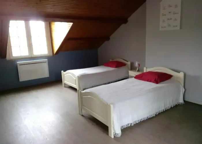 Villa Spacieuse Avec Piscine Privee A Ranton - 330 M² 别墅