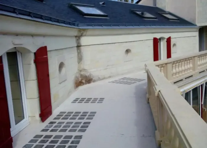 Villa Spacieuse Avec Piscine Privee A Ranton - 330 M² 别墅