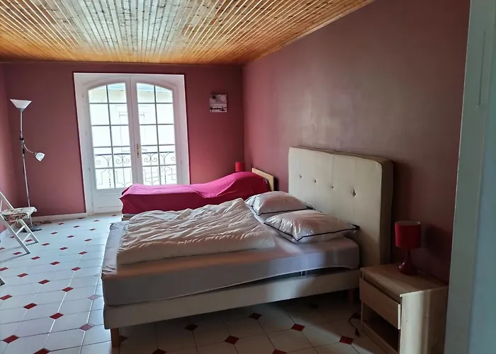 فيلة Villa Spacieuse Avec Piscine Privee A Ranton - 330 M²